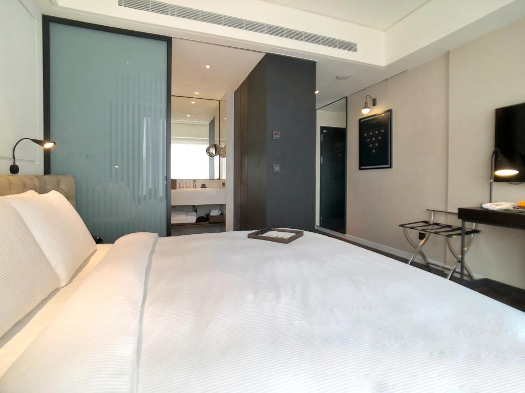 Postel nebo postele na pokoji v ubytování Hotel Mvsa+Michelin 2 Starred Molino de Urdàniz