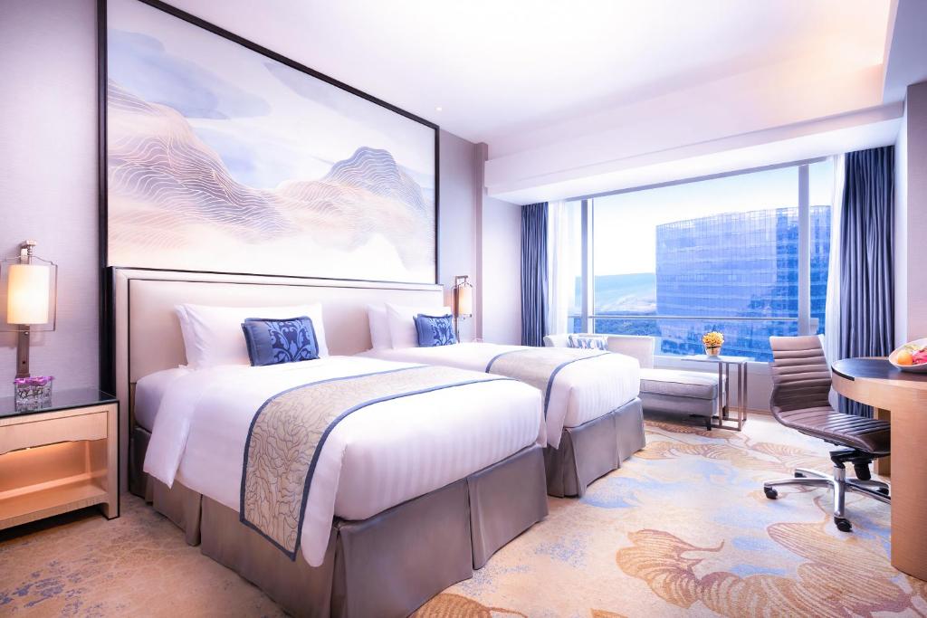 Postel nebo postele na pokoji v ubytování Shangri-La Xiamen