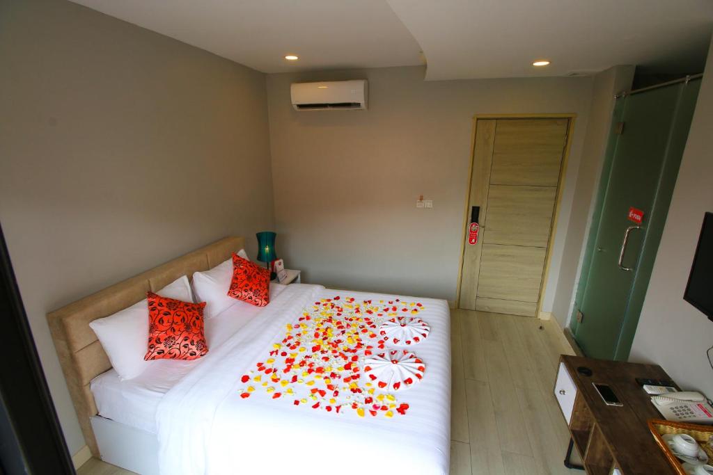 Postel nebo postele na pokoji v ubytování Ostro Hotel