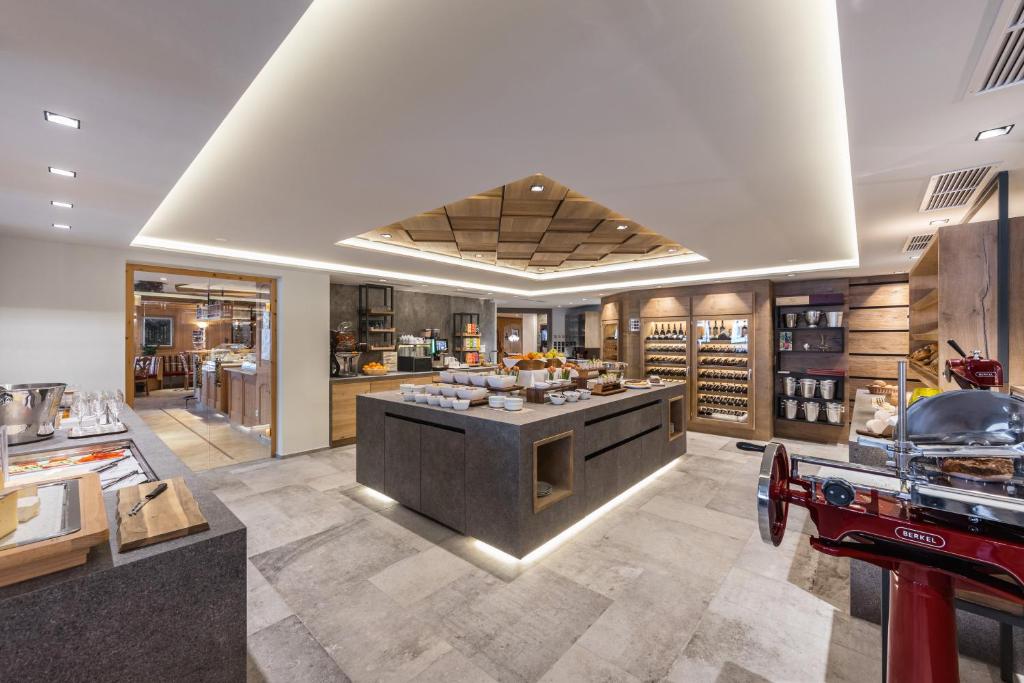 Kuchnia lub aneks kuchenny w obiekcie Almhotel Glieshof