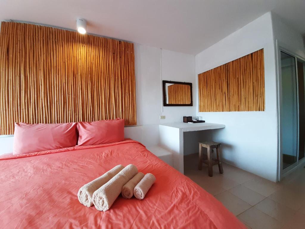 Chasorn Riverside Resort - King Room With Mountain View