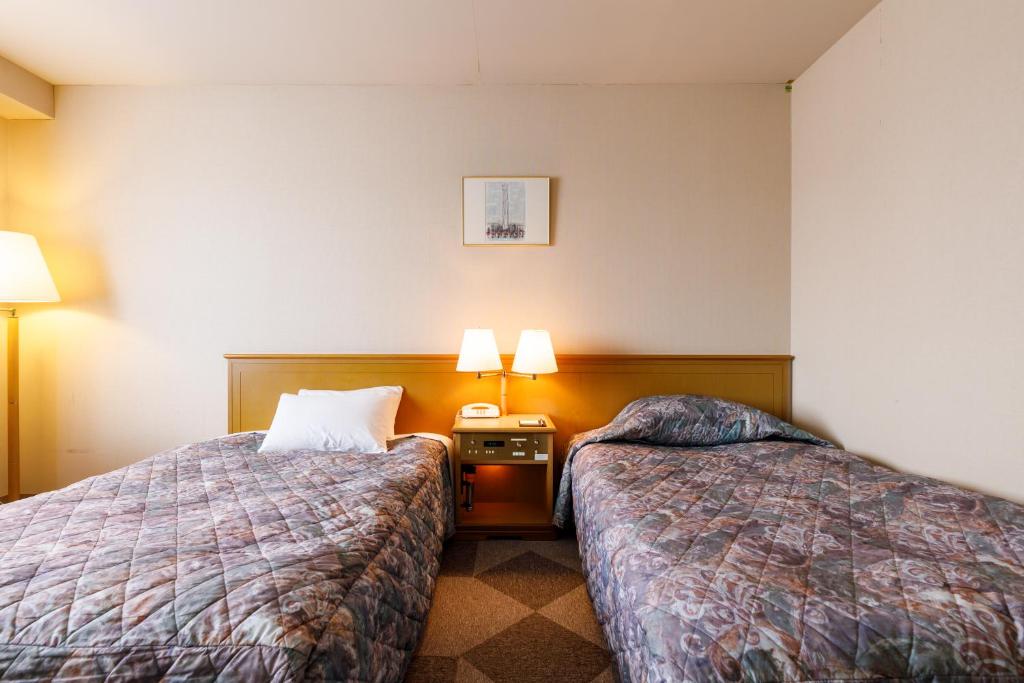 Postel nebo postele na pokoji v ubytování Fukuno Town Hotel A・Mieux