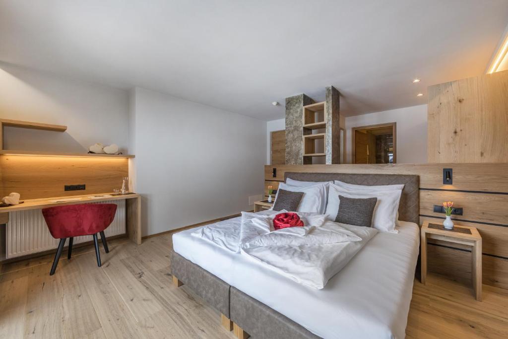 Łóżko lub łóżka w pokoju w obiekcie Almhotel Glieshof