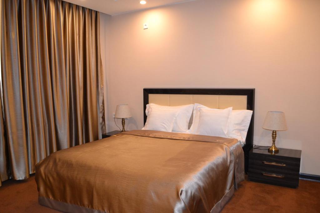 Postel nebo postele na pokoji v ubytování Pamir Palace