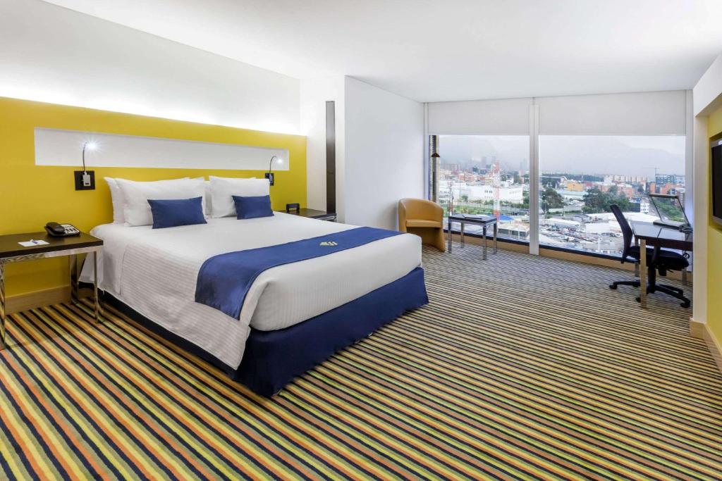 Postel nebo postele na pokoji v ubytování Wyndham Bogota