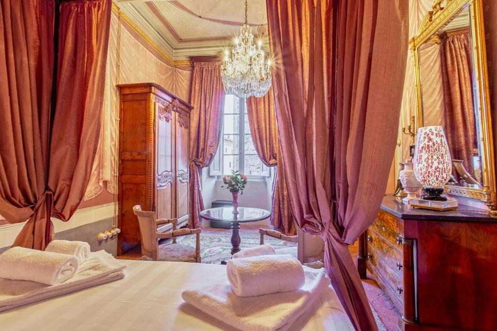 Palazzo Nobile di San Donato - Historic Experience - Suite Deluxe