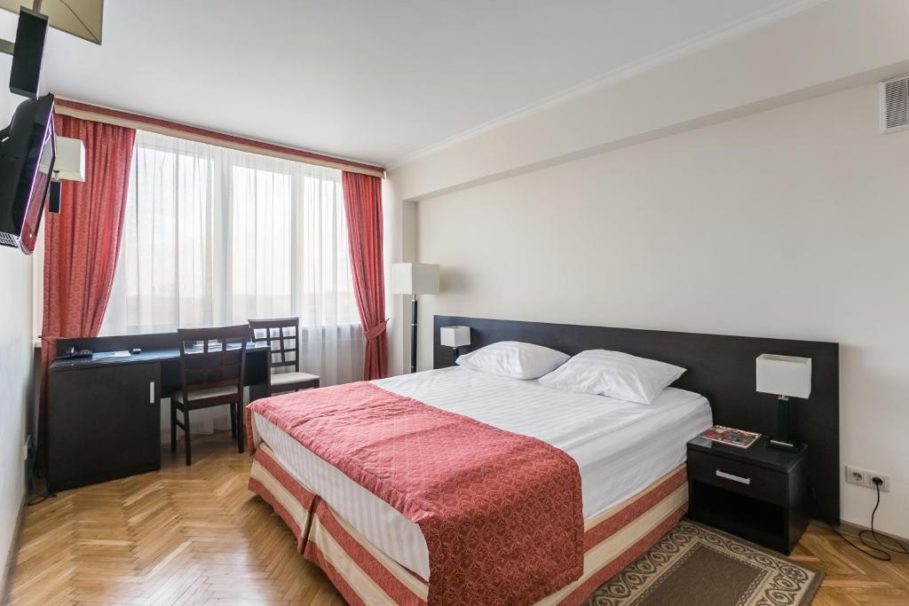 Katil atau katil-katil dalam bilik di Universitetskaya Hotel