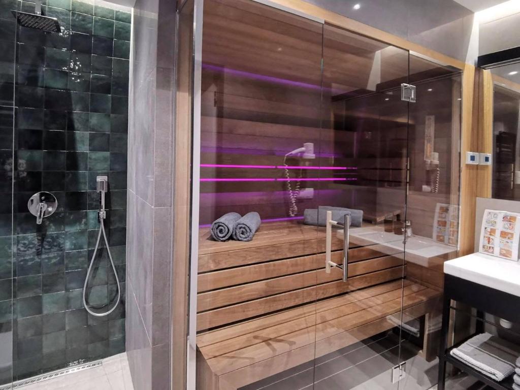 Jacuzzi Apartments - 12