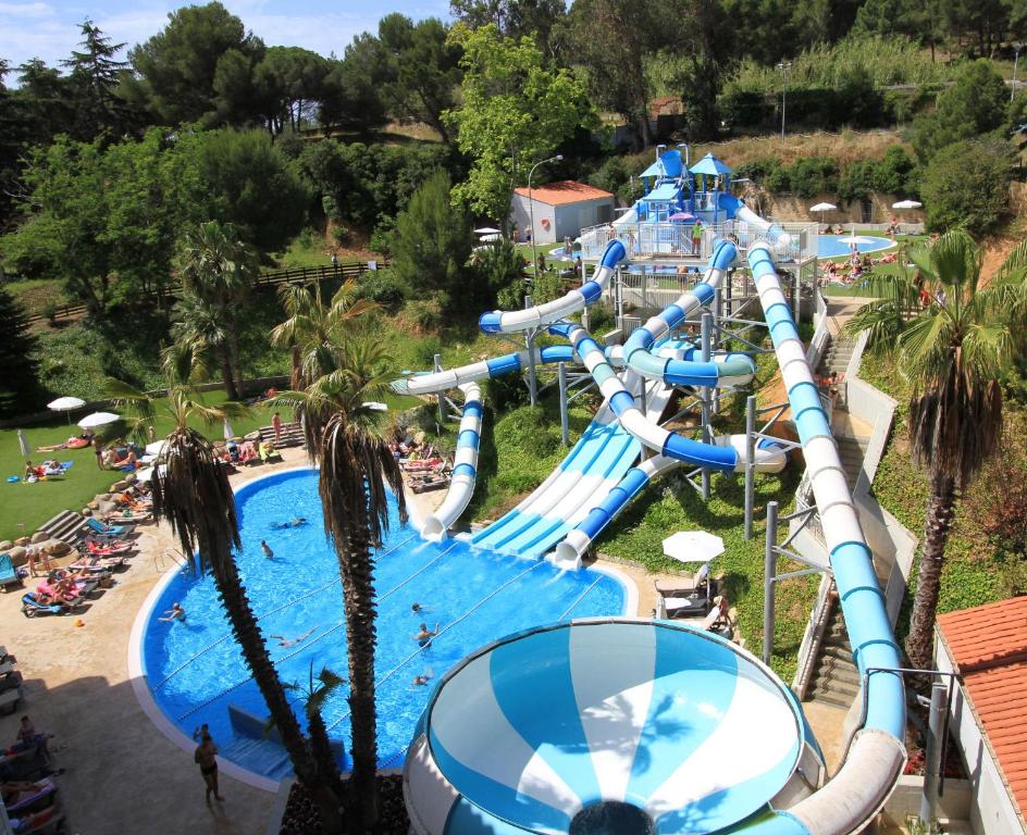 Bazén v ubytování Hotel Garbi Park & AquaSplash nebo v jeho okolí