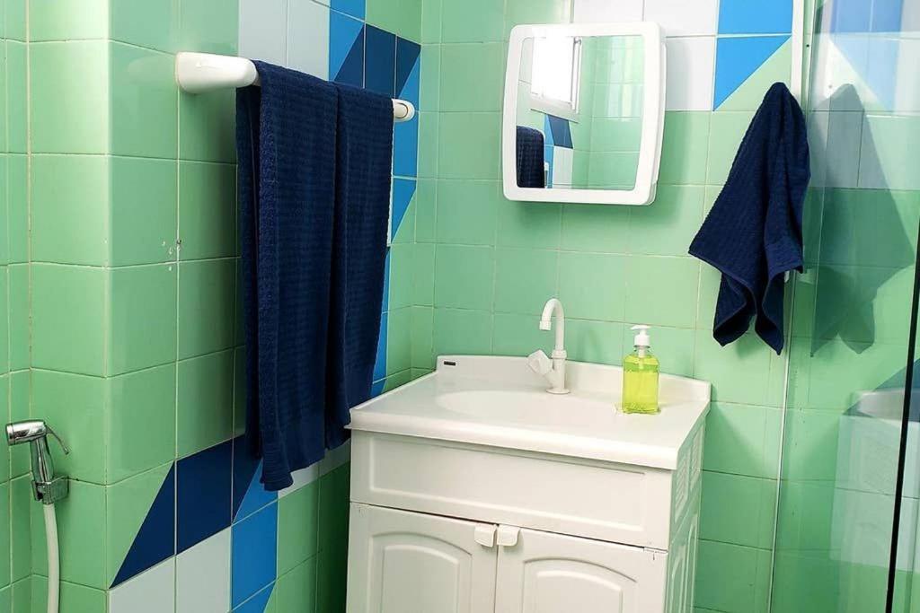  Apt 1 quarto no Porto da Barra a 2 min a pé da praia