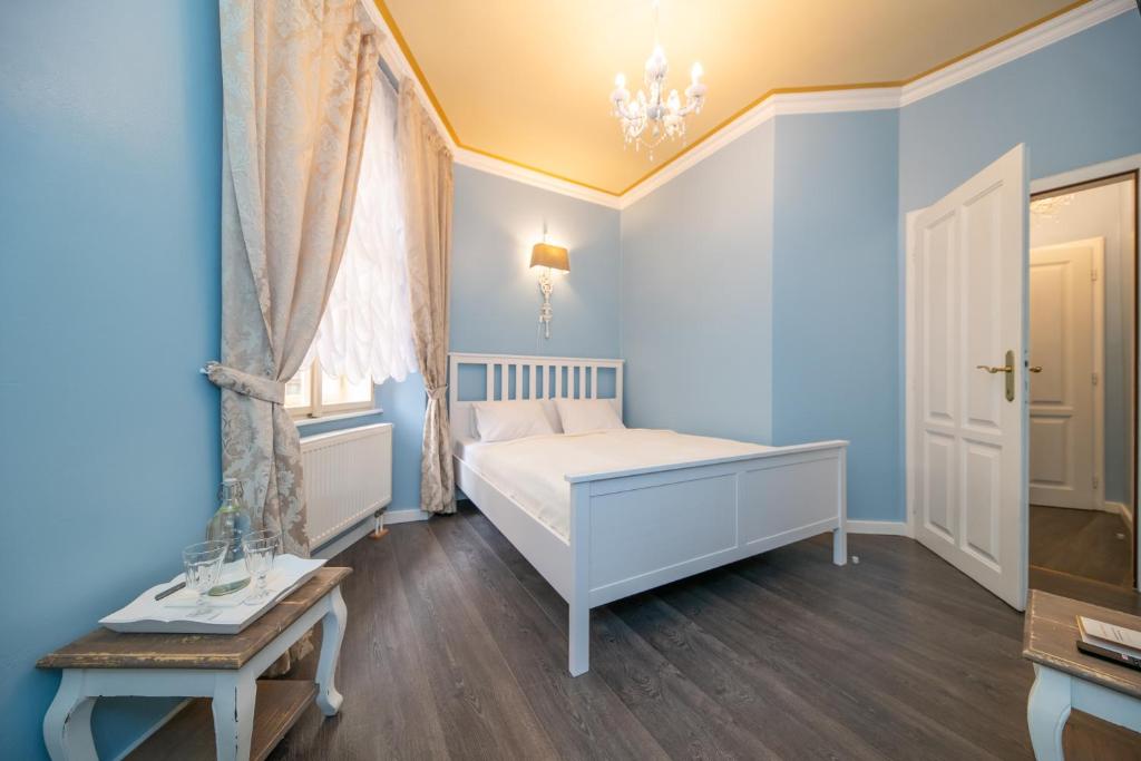 Cathedral Prague Apartments - Resim 9