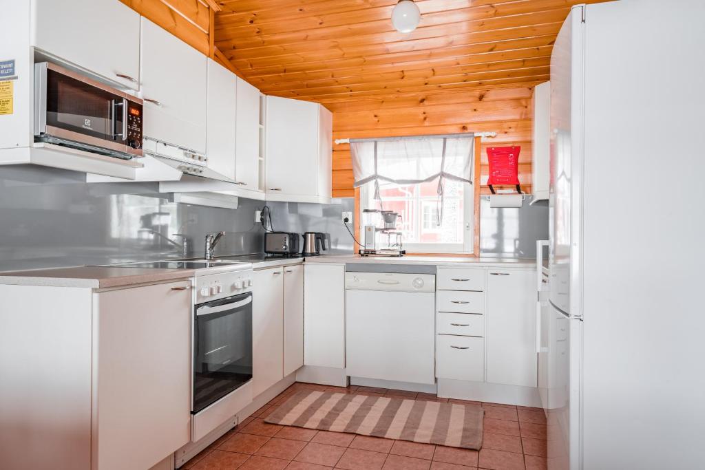 Lomaperkkiö Cottages - Three-Bedroom Cottage With Sauna