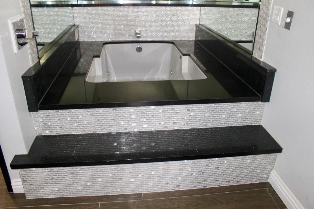 Crescent Inn - King Room With Spa Bath