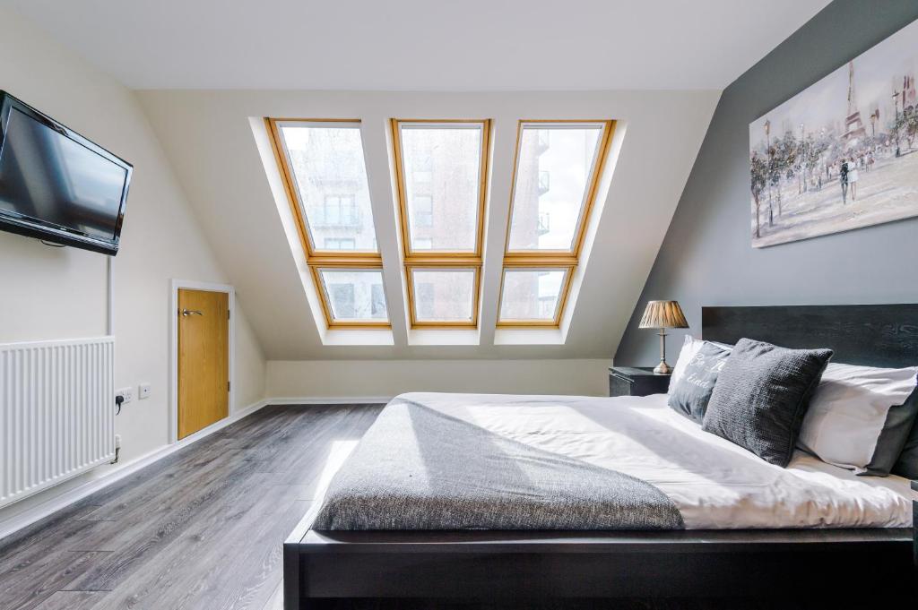 a bedroom with a large bed and a large window at Bright&Modern Contractor House by Niji Short Stays in Manchester