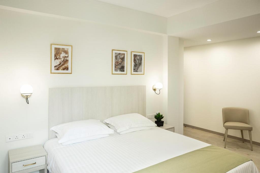 Postel nebo postele na pokoji v ubytování Roseum Boutique Hotel