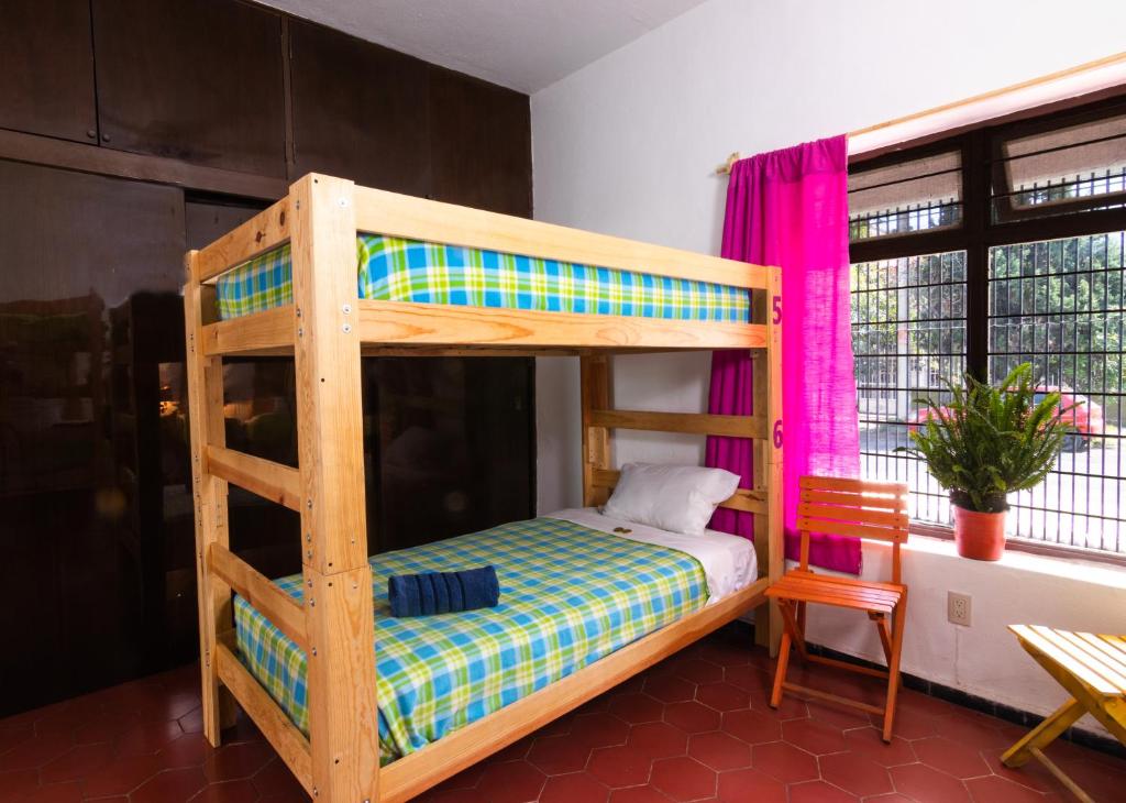 Postel nebo postele na pokoji v ubytování Hostal Casa Colores Adults Only