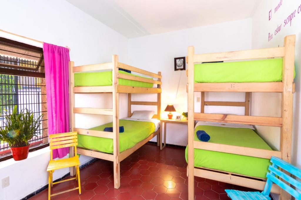 Postel nebo postele na pokoji v ubytování Hostal Casa Colores Adults Only