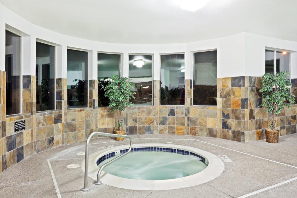 Holiday Inn Express & Suites Albany by IHG photo