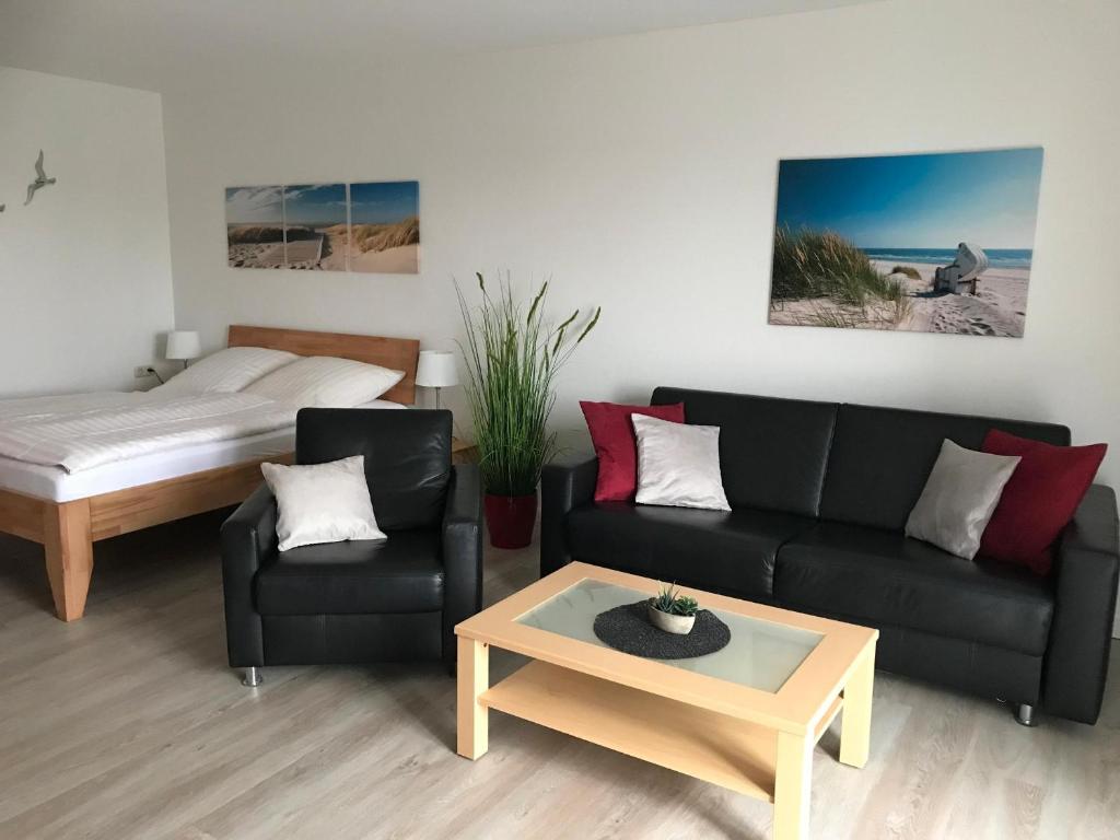 a living room with a couch and a bed at Steiner Strandappartements Appartement 208 Süd- Landseite in Stein
