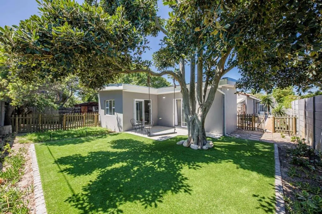Moden Spacious Garden Cottage, Cape Town, Africa de Sud