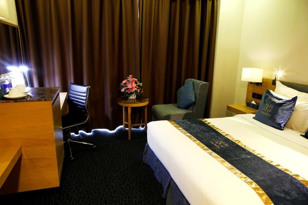 Postel nebo postele na pokoji v ubytování Ciao SaiGon Hotel & Spa