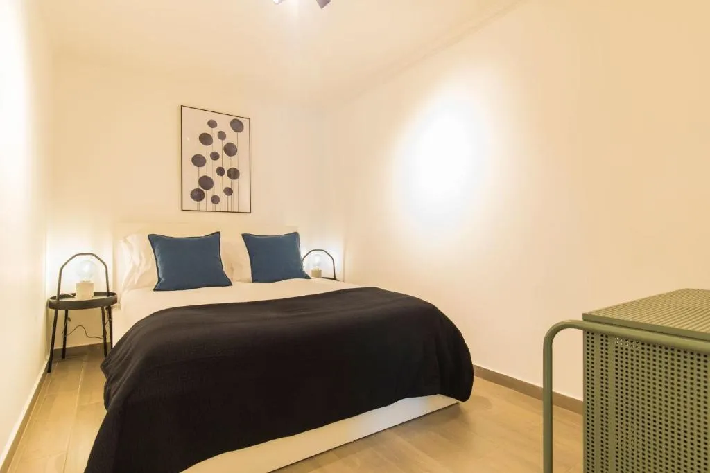 GuestReady - Cozy Black Bricked Flat in Vibrant Graça Quarters, Lisabona, Portugalia