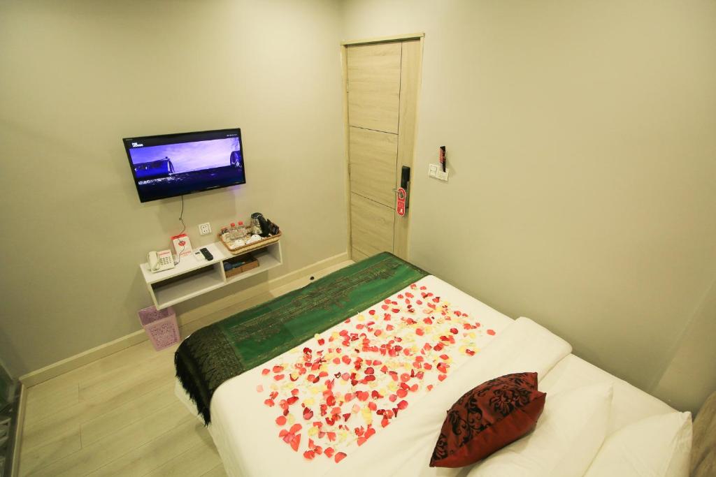 Postel nebo postele na pokoji v ubytování Ostro Hotel