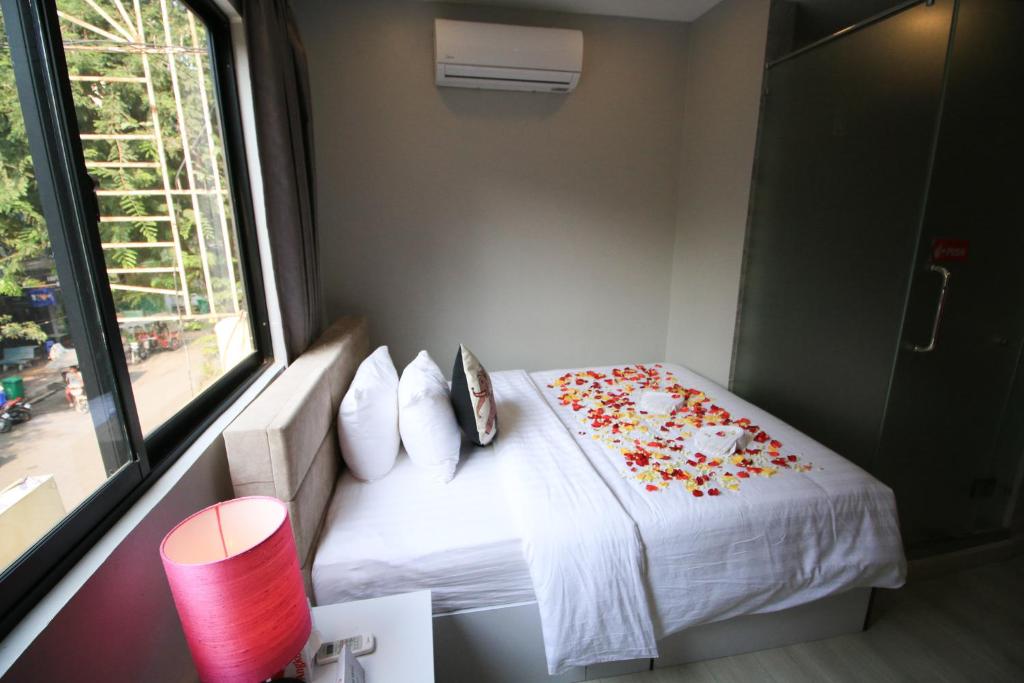 Postel nebo postele na pokoji v ubytování Ostro Hotel