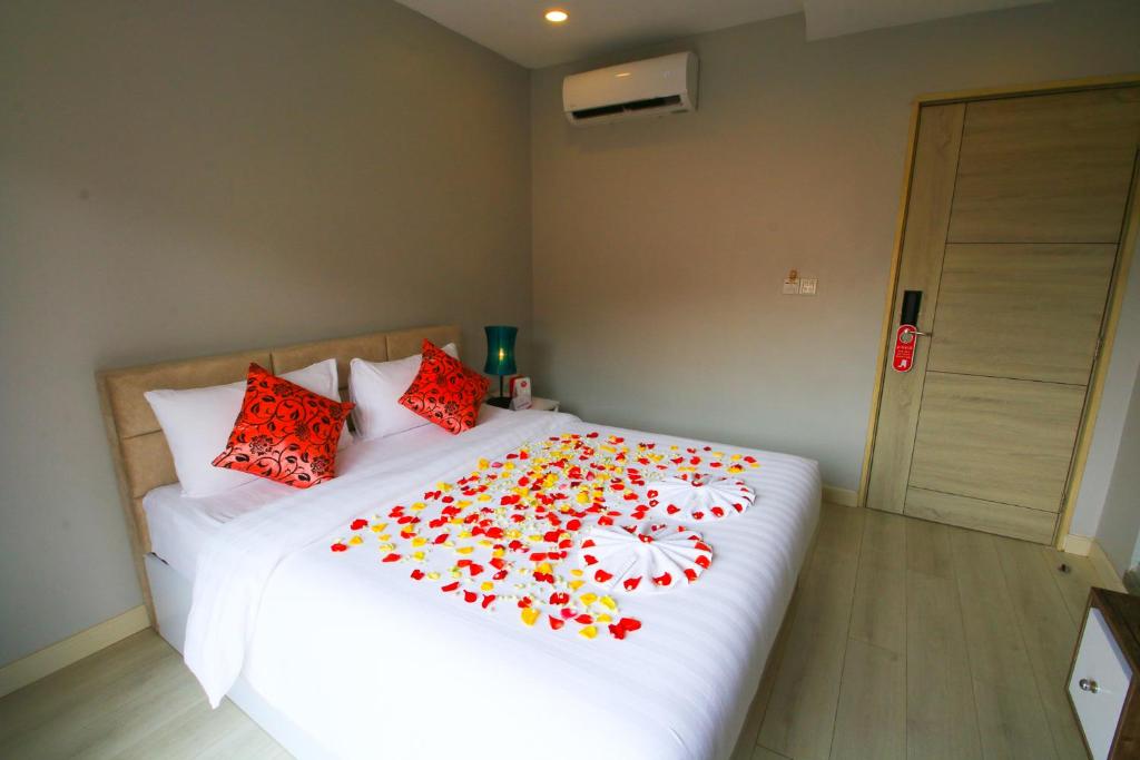 Postel nebo postele na pokoji v ubytování Ostro Hotel