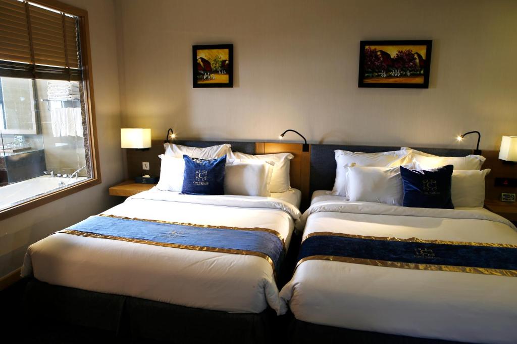 Postel nebo postele na pokoji v ubytování Ciao SaiGon Hotel & Spa