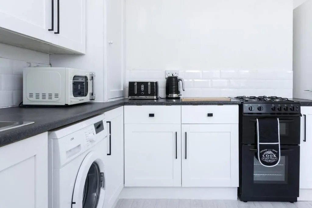 Modern 2 Bed near Cardiff City Centre, Cardiff, Marea Britanie