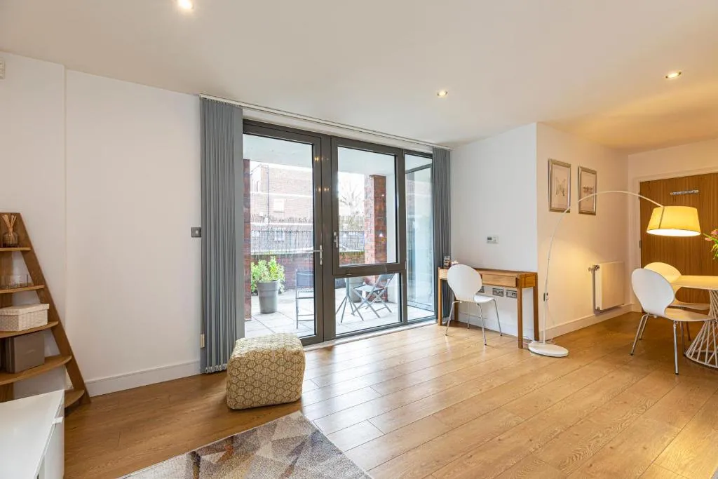 Stylish 2BR flat with terrace in South East London, Londra, Marea Britanie
