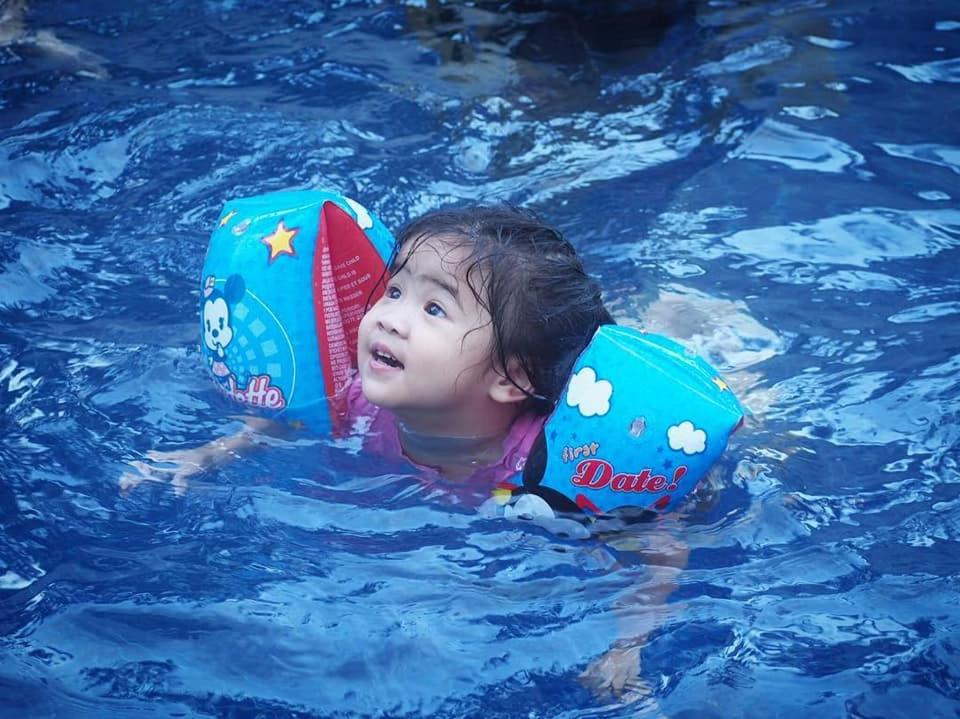 een jong kind in het water in een zwembad bij Namcha Private Pool Villa Huahin 4 Bedrooom With Pool Table BBQ & Karaoke in Hua Hin