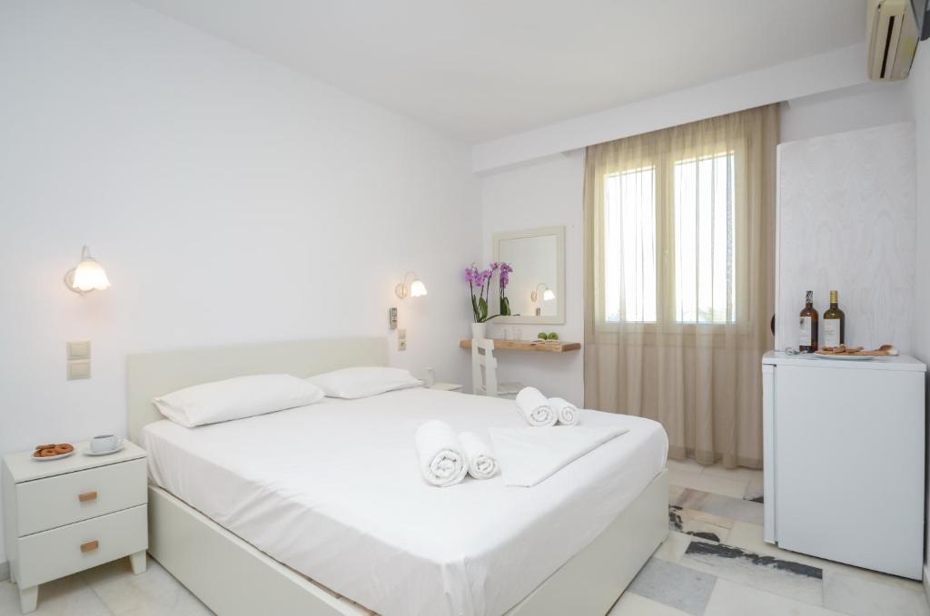 A bed or beds in a room at Soula Naxos