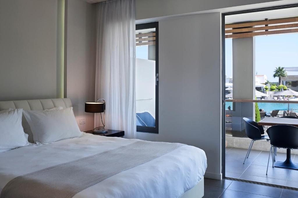A bed or beds in a room at Pelagos Suites Hotel & Spa