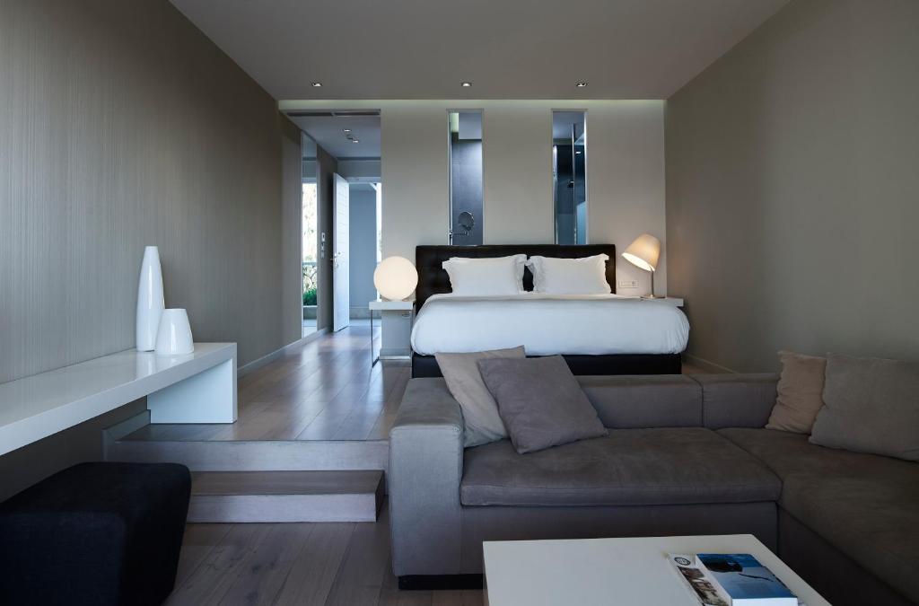 A bed or beds in a room at Pelagos Suites Hotel & Spa