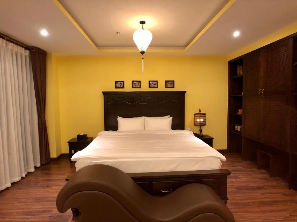 Postel nebo postele na pokoji v ubytování Le Grand Hanoi Hotel - The Oriental