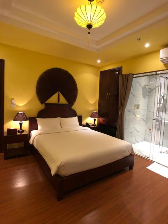 Postel nebo postele na pokoji v ubytování Le Grand Hanoi Hotel - The Oriental