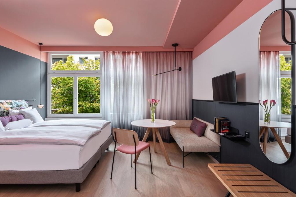 Postel nebo postele na pokoji v ubytování Sorell Hotel City Weissenstein - Boutique Hotel