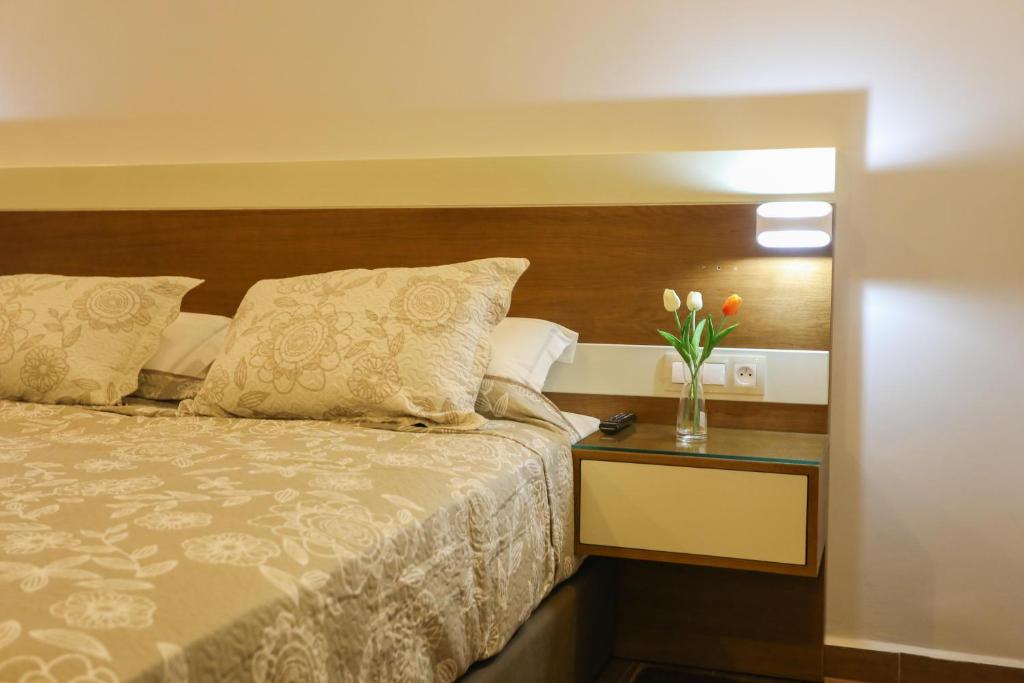 Postel nebo postele na pokoji v ubytování HOTEL MAKARIM TETOUAN