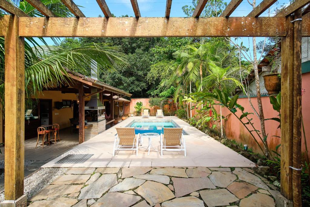  BH25 - CASA DE CINEMA A 30 METROS DA PRAIA!!!