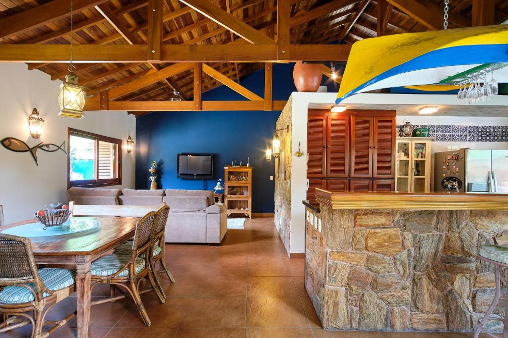  BH25 - CASA DE CINEMA A 30 METROS DA PRAIA!!!