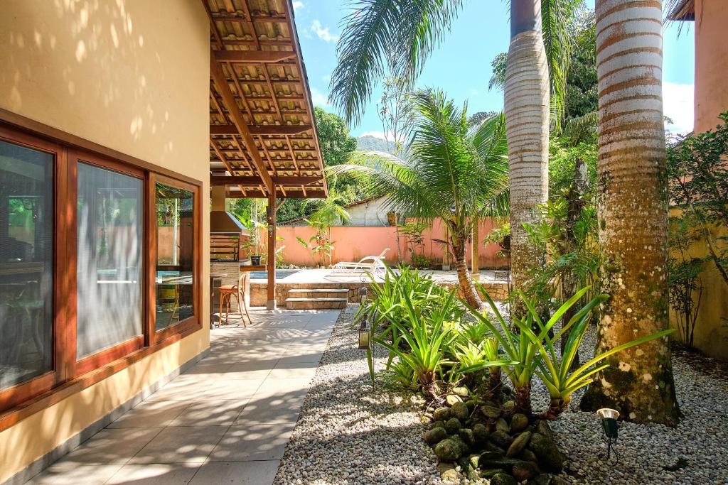  BH25 - CASA DE CINEMA A 30 METROS DA PRAIA!!!