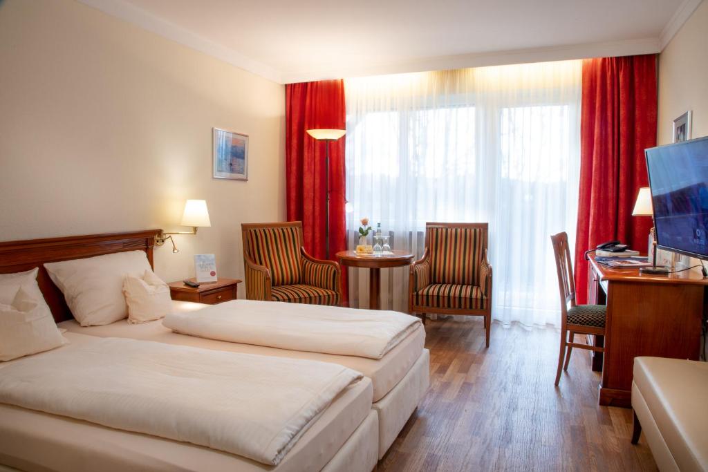 Postel nebo postele na pokoji v ubytování Hotel Quellenhof