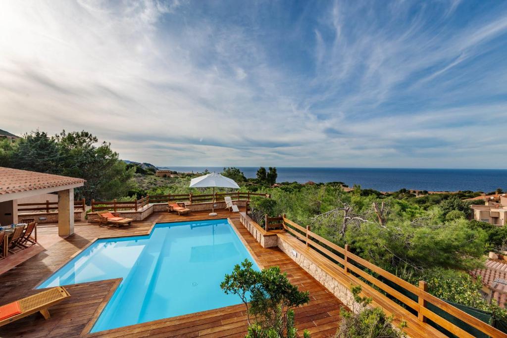 Bazén v ubytovaní Costa Paradiso Resort alebo v jeho blízkosti