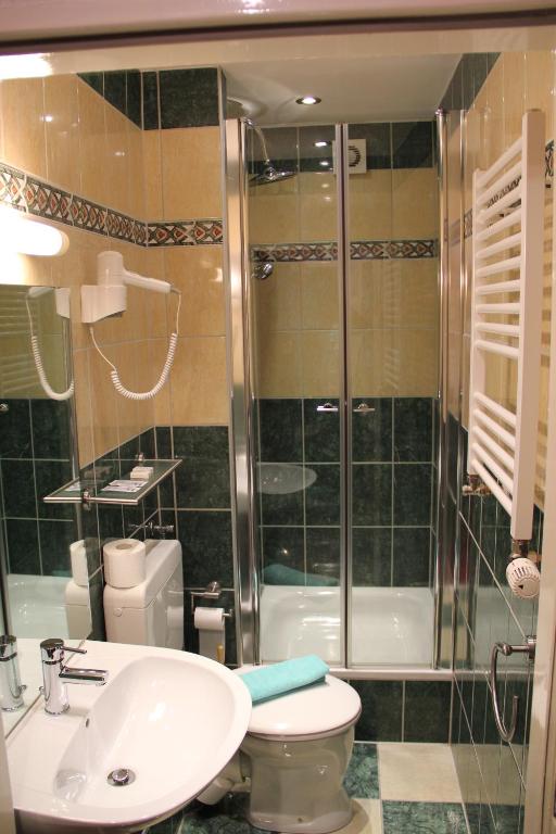 Koupelna v ubytování Wali's Hotel