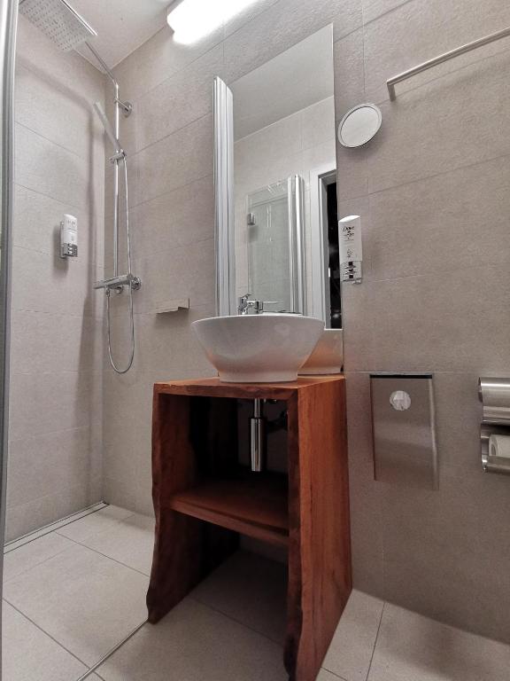 Hotel16 by Messe & Stadion Suisse in Minuten & Late Check-in - Resim 42