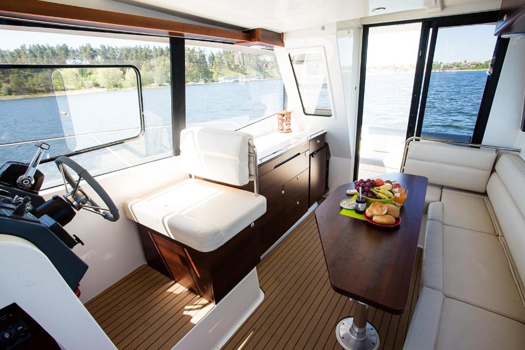 Posedenie v ubytovaní Jacht motorowy Platinum 989 Flybridge