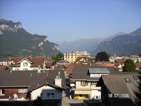 Hotel Sherlock Holmes "nur 200 m zur Gondelbahn Hasliberg" photo