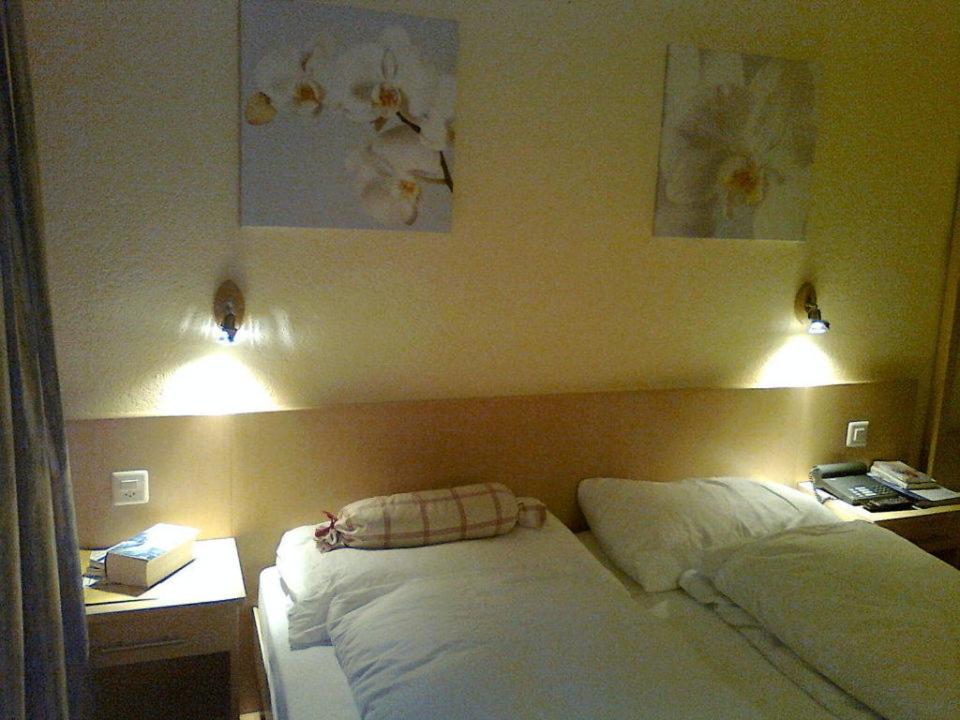 Postel nebo postele na pokoji v ubytování Das Hotel Sherlock Holmes